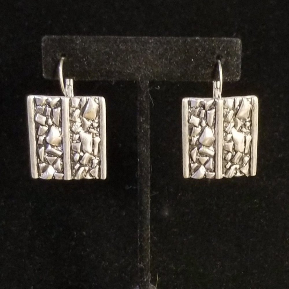 4/$15 👓 Sale Pebble Texture Silver-tone Earrings